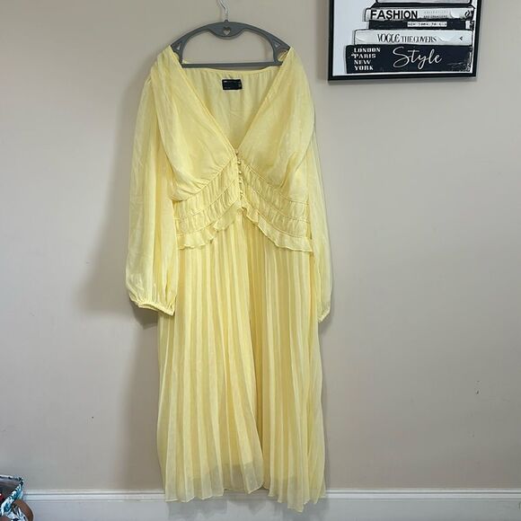 ASOS Design Curve Button Up Ruched Waist Pleated midi Dress in Metallic Texture - Picture 1 of 7